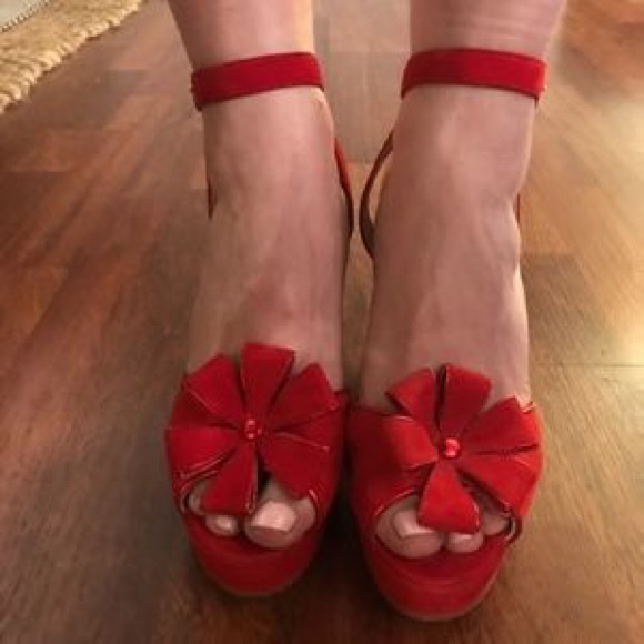 Marc Jacobs Suede Daisy Platform Wedges - Picture 8 of 8